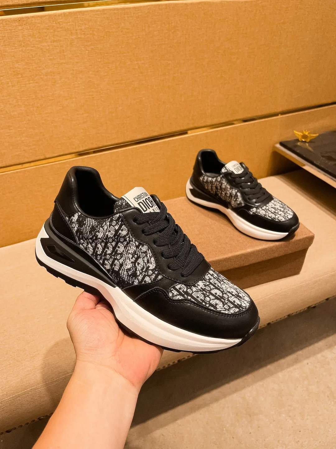 Men's shoes💰 460💰【Dior】🔥Men's high-end brand of shoes official website 1:1 latest masterpiece: the upper is made of Italian imported first-layer cowhide with a comfortable and breathable lining➕original non-slip and wear-resistant outsole🔥, making walking more convenient and comfortable! An exclusive new model, a stunning work, a beautiful 1:1 replica [color] compared to the official quality! Create a fashionable personality to set off your uniqueness! A must-have for trendy men! Classic🔥Size: 38-44 Color: 🔥 2⃣️ colors available🔥